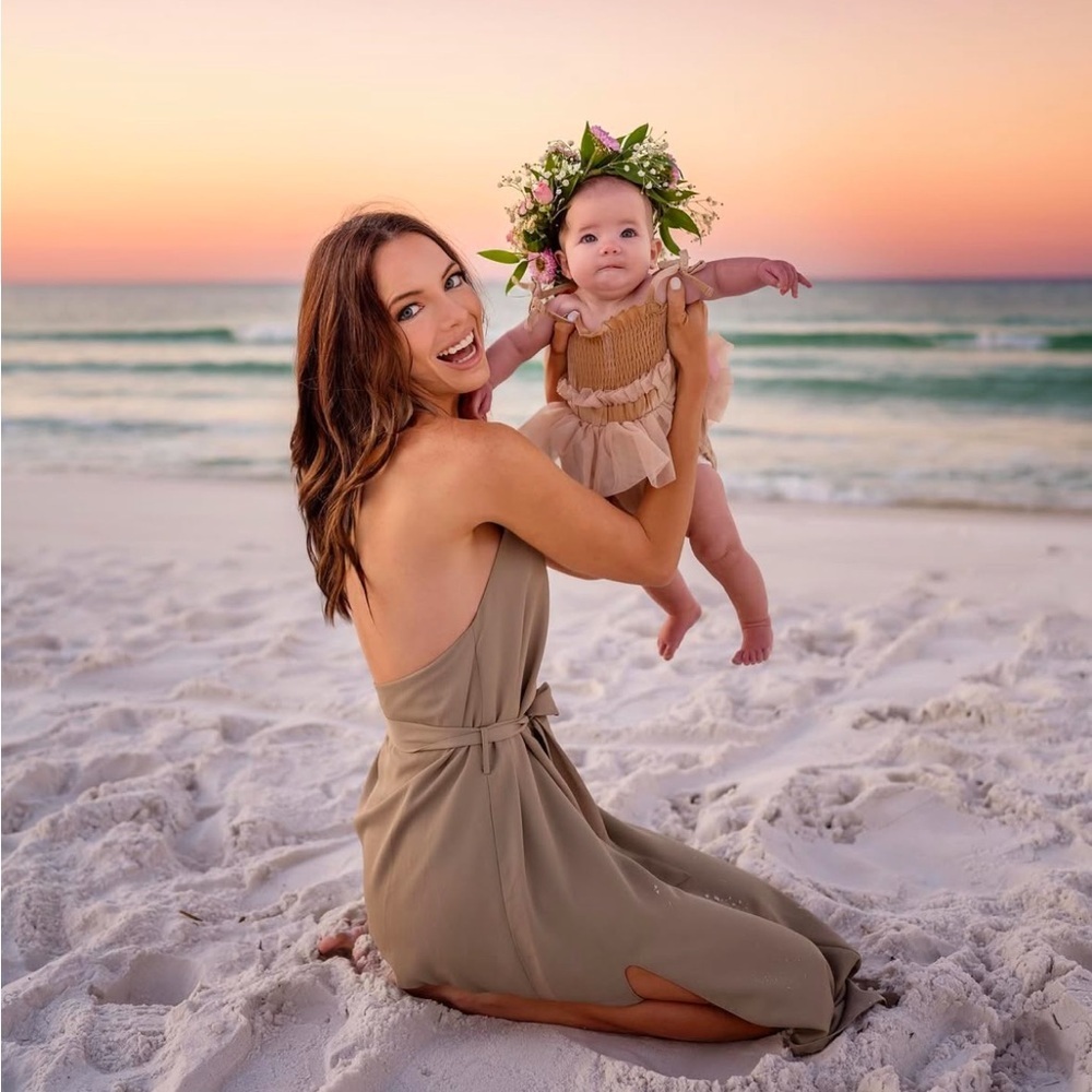 olive cut out out halter top midi dress - Picture 2 of 4